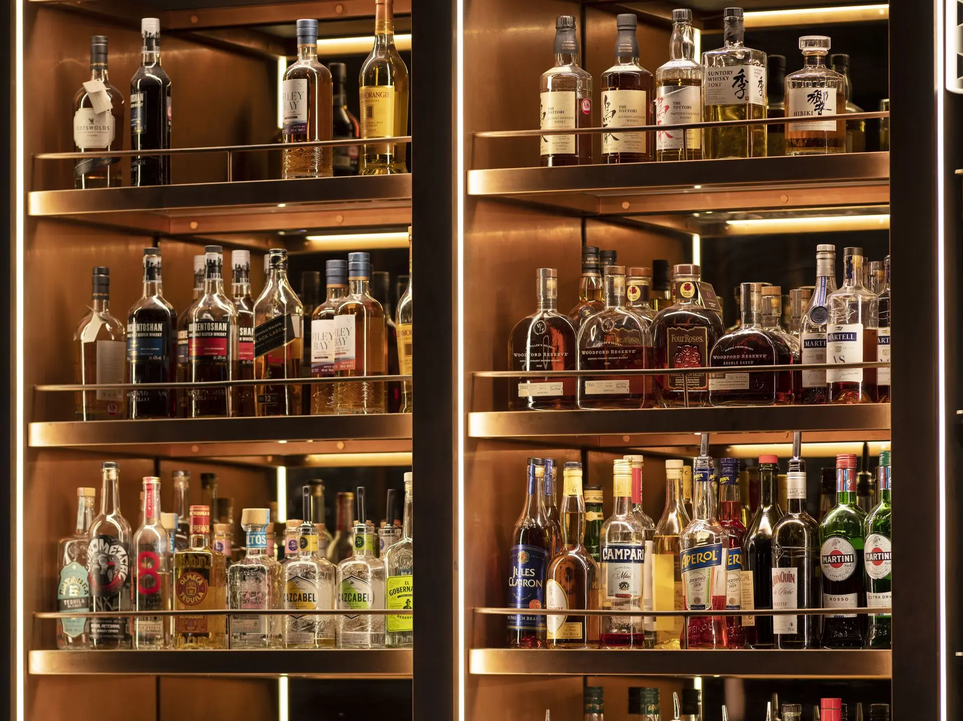 Binks Yard Bar Under-Counter Illumination